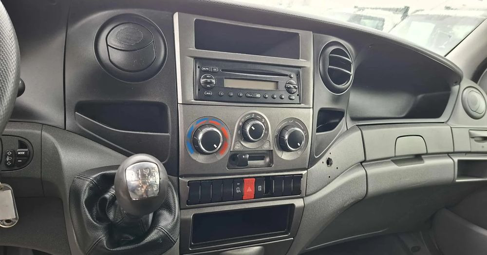 Iveco 35C13, 35C12, 35C14, 35C15 - Малотоннажный самосвал: фото 3 Iveco 35C13, 35C12, 35C14, 35C15 - Малотоннажный самосвал: фото 3