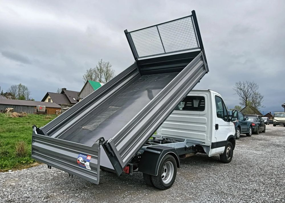 Iveco 35C13, 35C12, 35C15 - Малотоннажный самосвал: фото 4 Iveco 35C13, 35C12, 35C15 - Малотоннажный самосвал: фото 4