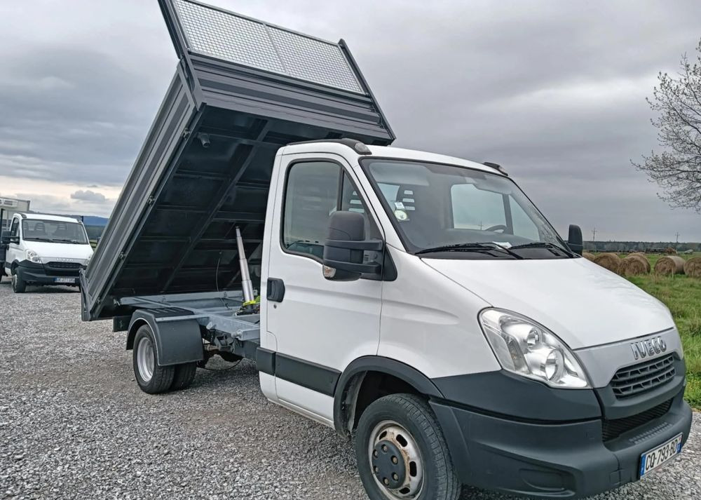 Iveco 35C13, 35C12, 35C15 - Малотоннажный самосвал: фото 3 Iveco 35C13, 35C12, 35C15 - Малотоннажный самосвал: фото 3