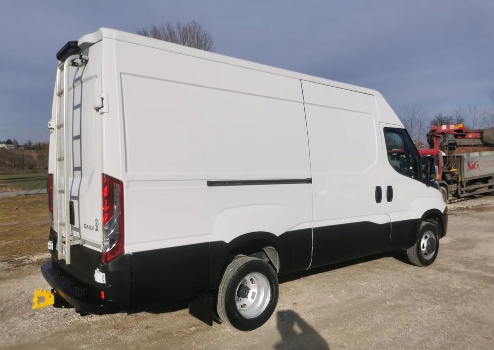 Iveco 35C13 Daily L3H2 bliźniak Klima 2.3-130KM 6-biegów Hak podwójne koła 35-130 L4H2 - Цельнометаллический фургон: фото 3 Iveco 35C13 Daily L3H2 bliźniak Klima 2.3-130KM 6-biegów Hak podwójne koła 35-130 L4H2 - Цельнометаллический фургон: фото 3