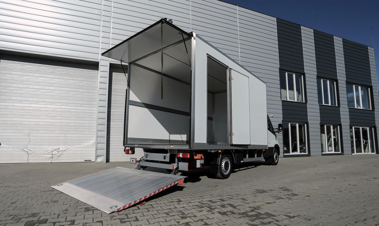 IVECO Iveco Daily IVECO 35S18HA8 r.o.4100 - Фургон с закрытым кузовом: фото 2 IVECO Iveco Daily IVECO 35S18HA8 r.o.4100 - Фургон с закрытым кузовом: фото 2