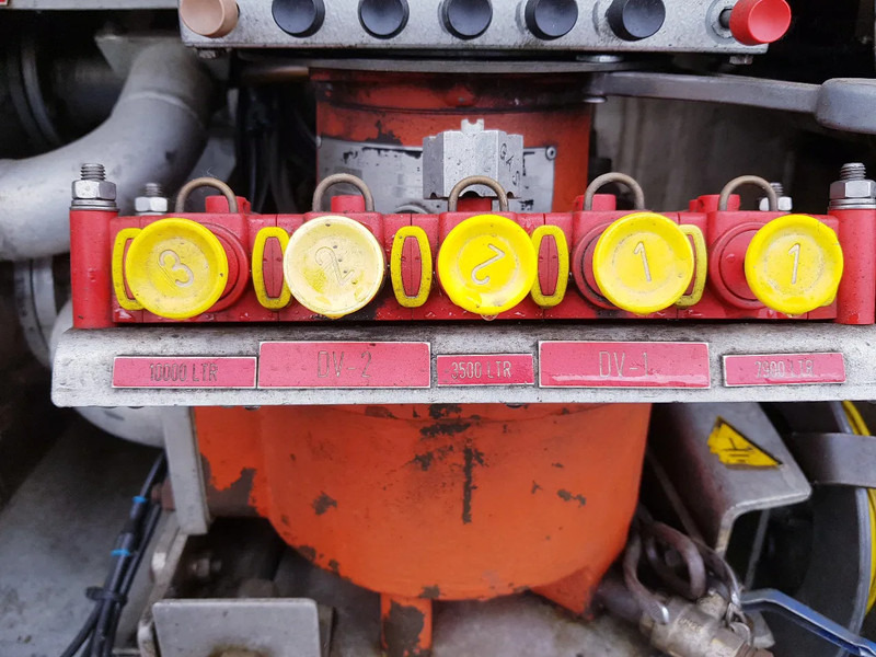 Грузовик-цистерна Volvo FM 9.340 Fuel 21.400 Liter 3 Comp Euro 3: фото 11