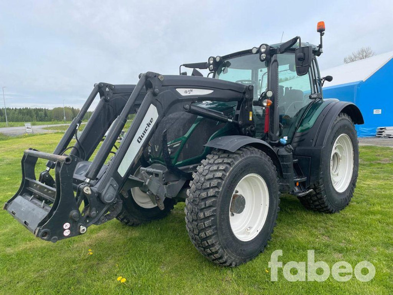 Valtra N154E Versu SmartTouch MR19 Valtra N154E Versu SmartTouch MR19 med frontlastare Quicke Q5M - Трактор: фото 1 Valtra N154E Versu SmartTouch MR19 Valtra N154E Versu SmartTouch MR19 med frontlastare Quicke Q5M - Трактор: фото 1