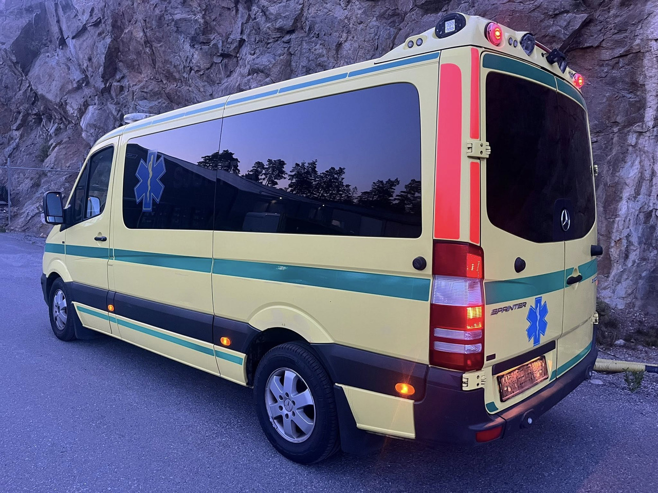 Mercedes-Benz Sprinter 316 - 2 stretcher AMBULANCE - RESERERAD !! - Машина скорой помощи: фото 4 Mercedes-Benz Sprinter 316 - 2 stretcher AMBULANCE - RESERERAD !! - Машина скорой помощи: фото 4
