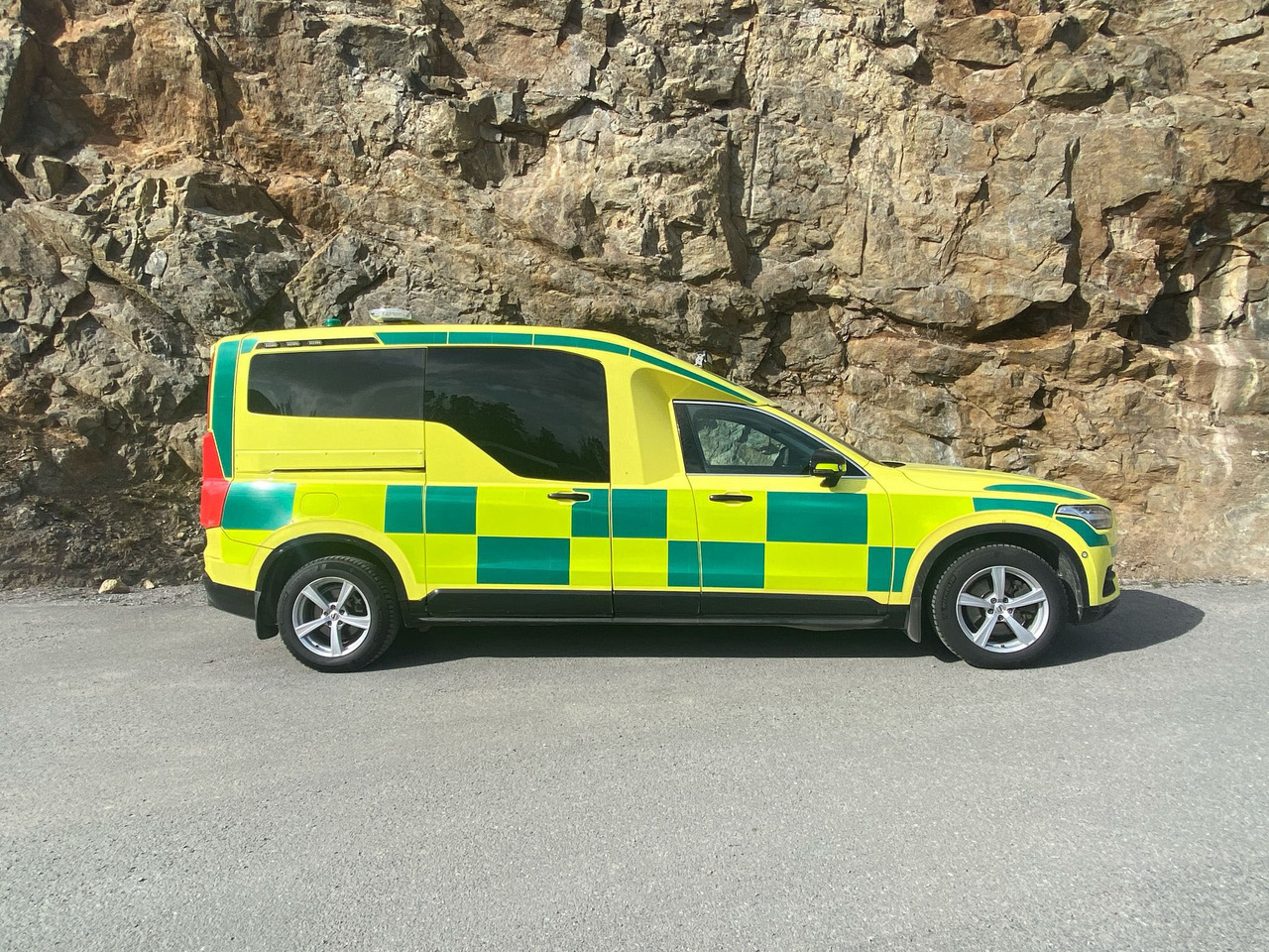 Volvo Nilsson XC90 D5 AWD - Ambulance - RESERVERAD !! - Машина скорой помощи: фото 5 Volvo Nilsson XC90 D5 AWD - Ambulance - RESERVERAD !! - Машина скорой помощи: фото 5