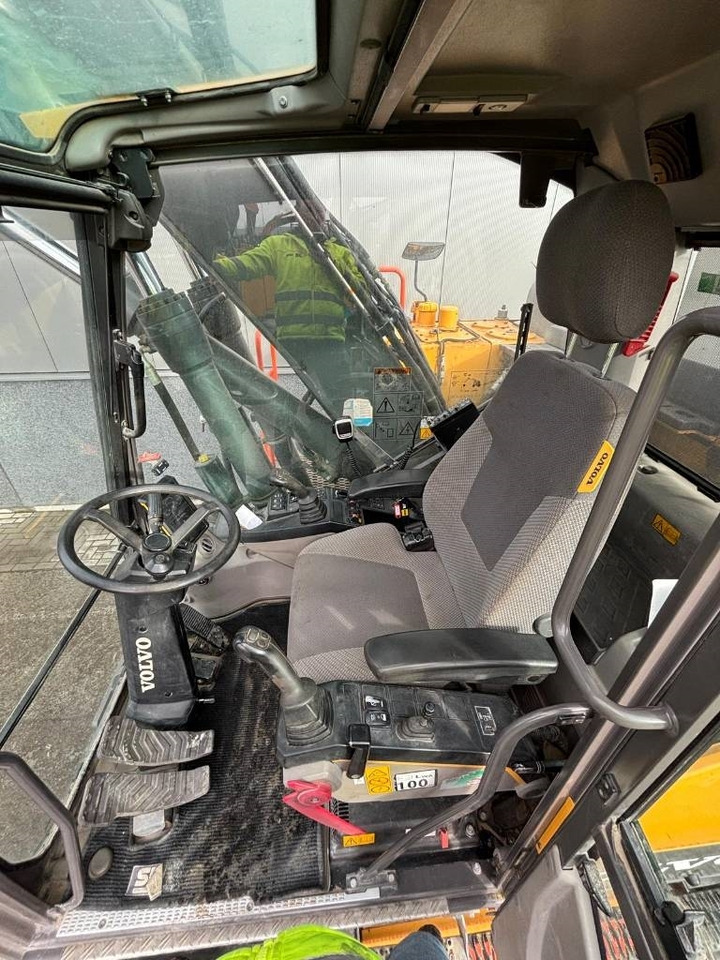 Колёсный экскаватор Volvo EWR 150 E: фото 13 Колёсный экскаватор Volvo EWR 150 E: фото 13