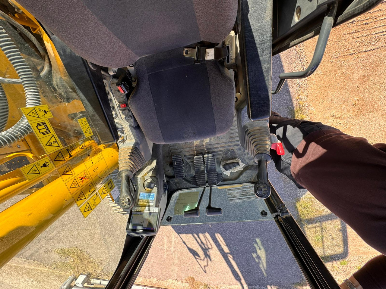 KOMATSU PC210 NLC-11 - Экскаватор: фото 5 KOMATSU PC210 NLC-11 - Экскаватор: фото 5