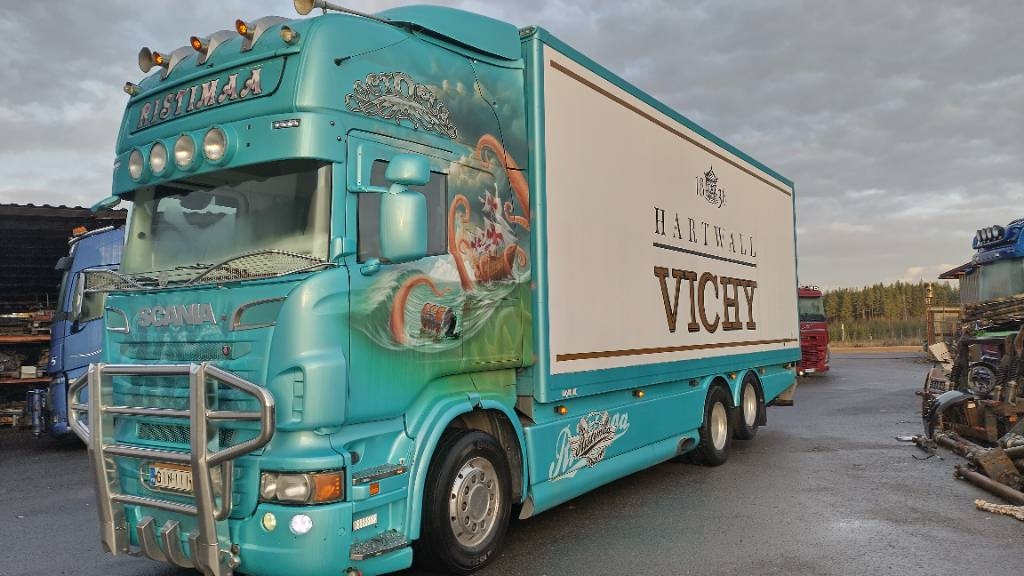 Scania R560 6x2 8,35m umpikori +pl-nostin - Грузовик с закрытым кузовом: фото 1 Scania R560 6x2 8,35m umpikori +pl-nostin - Грузовик с закрытым кузовом: фото 1