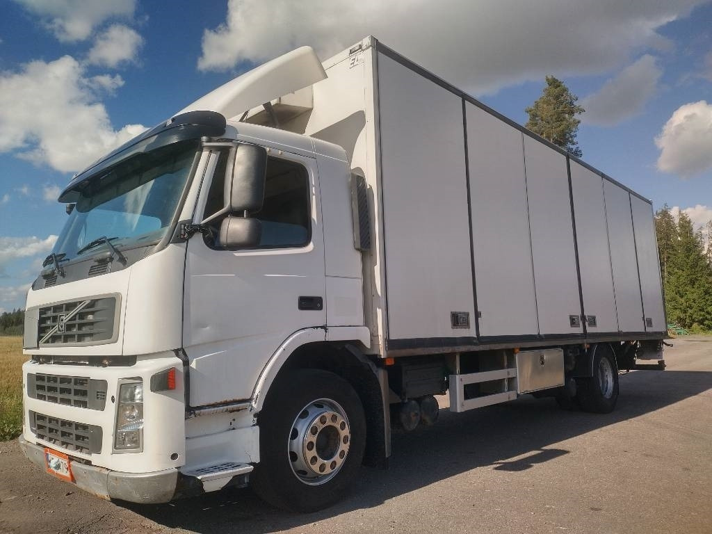 Volvo FM9 4x2 8,40m pitkä kylkiaukeava kori - Грузовик с закрытым кузовом: фото 1 Volvo FM9 4x2 8,40m pitkä kylkiaukeava kori - Грузовик с закрытым кузовом: фото 1