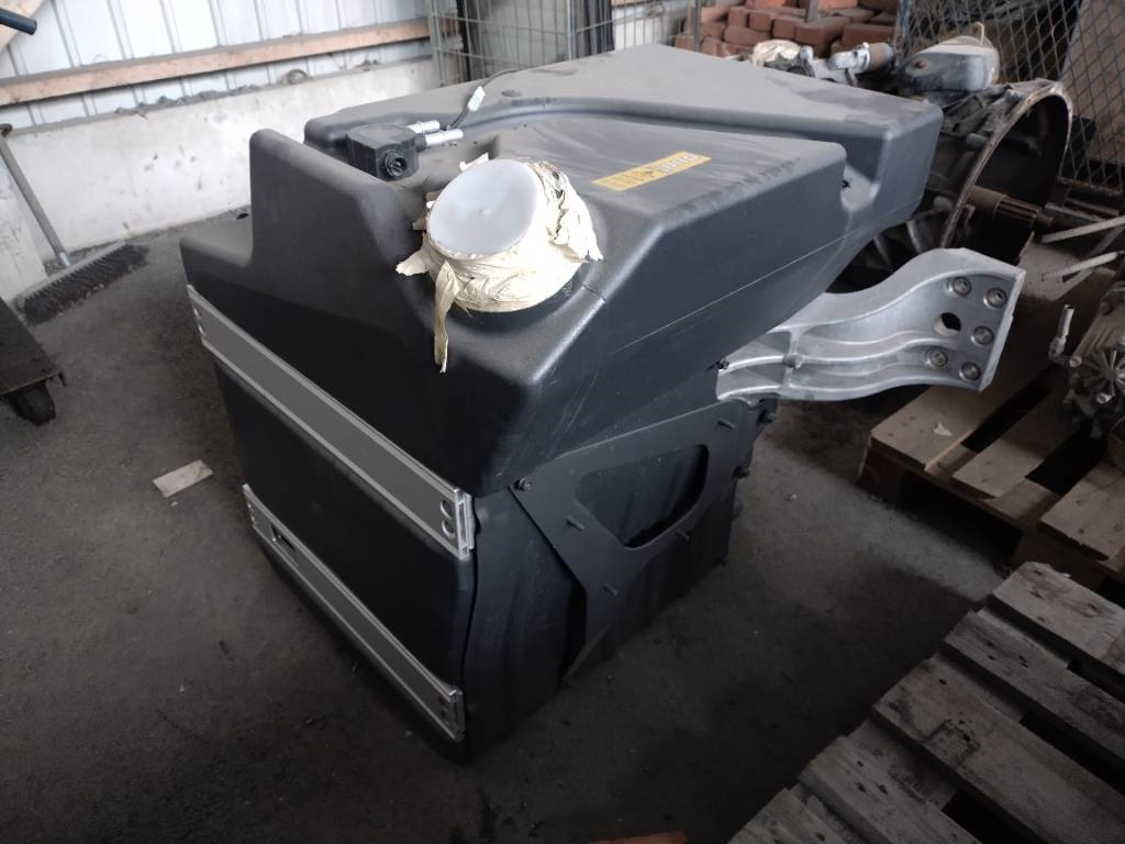 Volvo Polttoaine tankki 2+2 - Рама/ Шасси для Грузовиков: фото 2 Volvo Polttoaine tankki 2+2 - Рама/ Шасси для Грузовиков: фото 2