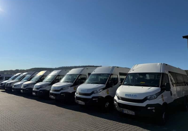 Микроавтобус, Пассажирский фургон Iveco DAILY / CRAFTER / SPRINTER / WING / 23 MIEJSCA: фото 1