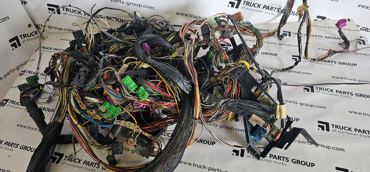 VOLVO VOLVO FH12, D12D, EURO3 cable harness with connectors inside cab, full set, wiring set electric support 665236 - Запчасти для Грузовиков: фото 2 VOLVO VOLVO FH12, D12D, EURO3 cable harness with connectors inside cab, full set, wiring set electric support 665236 - Запчасти для Грузовиков: фото 2