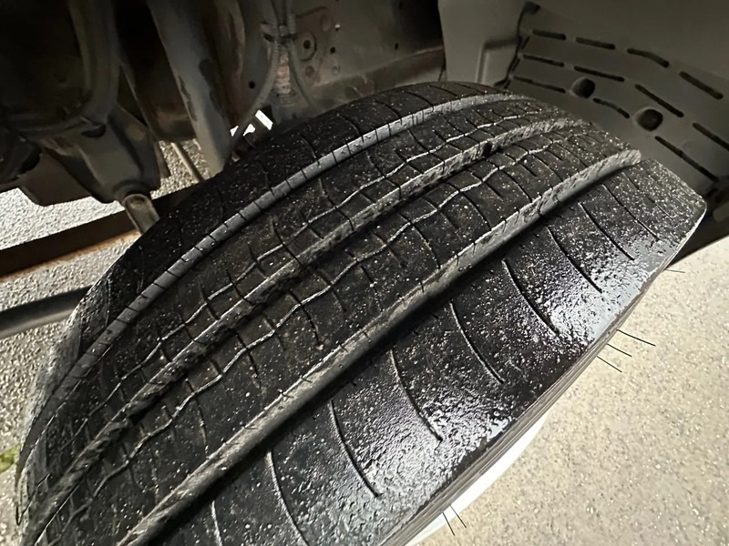 Mercedes-Benz Atego 815 / NL TRUCK / EURO 3 / LOW KM / BOX+LIFT / MANUAL / ANALOG TACHO - Грузовик с закрытым кузовом: фото 4 Mercedes-Benz Atego 815 / NL TRUCK / EURO 3 / LOW KM / BOX+LIFT / MANUAL / ANALOG TACHO - Грузовик с закрытым кузовом: фото 4