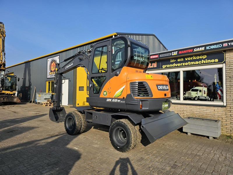 Develon DX60WN ECO-1 - Колёсный экскаватор: фото 3 Develon DX60WN ECO-1 - Колёсный экскаватор: фото 3