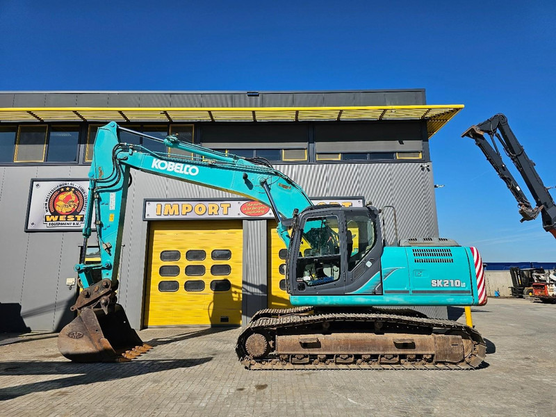 Kobelco SK210LC-9 - Гусеничный экскаватор: фото 1 Kobelco SK210LC-9 - Гусеничный экскаватор: фото 1