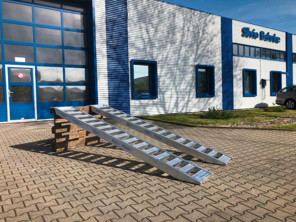 Alurampen Satz 3m 3000KG Minibagger Minilader Quad Auffahrrampe *INKL.19% MWST* - Погрузочная рампа: фото 4 Alurampen Satz 3m 3000KG Minibagger Minilader Quad Auffahrrampe *INKL.19% MWST* - Погрузочная рампа: фото 4