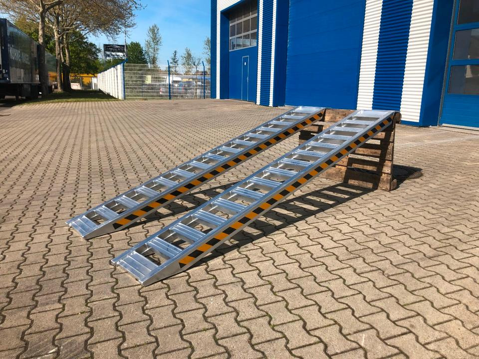 Alurampen Satz 3m 3000KG Minibagger Minilader Quad Auffahrrampe *INKL.19% MWST* - Погрузочная рампа: фото 1 Alurampen Satz 3m 3000KG Minibagger Minilader Quad Auffahrrampe *INKL.19% MWST* - Погрузочная рампа: фото 1