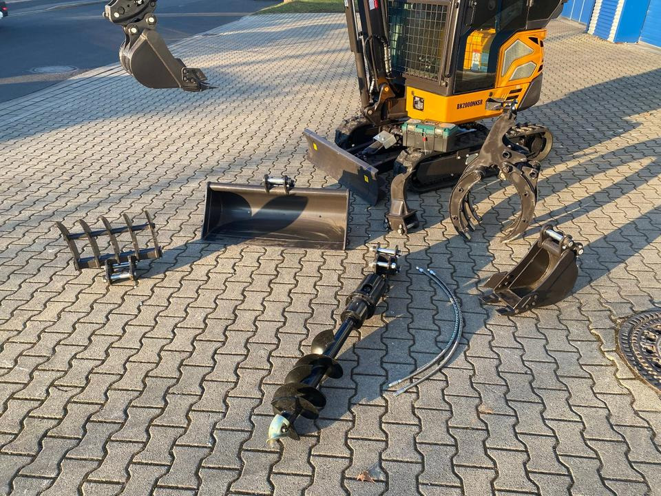 Minibagger BK2000NKSR inkl. Zubehörpaket *INKL.19% MWST*BERGER KRAUS*KUBOTA* KLIMA*SCHWENKARM*VERSTELLFAHRWERK* - Мини-экскаватор: фото 3 Minibagger BK2000NKSR inkl. Zubehörpaket *INKL.19% MWST*BERGER KRAUS*KUBOTA* KLIMA*SCHWENKARM*VERSTELLFAHRWERK* - Мини-экскаватор: фото 3