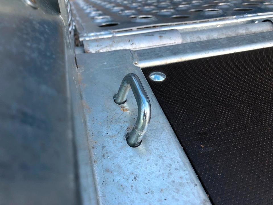 Прицеп для спецтехники Vermietung / Tieflader 2700KG / Anhänger / ab 3 Tage / Auffahrrampe / Schaufelablage: фото 9 Прицеп для спецтехники Vermietung / Tieflader 2700KG / Anhänger / ab 3 Tage / Auffahrrampe / Schaufelablage: фото 9