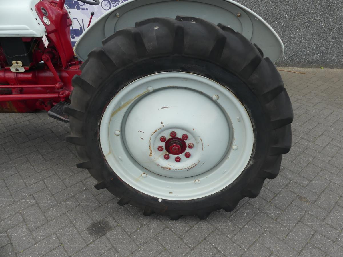 Трактор Ford 8N, Dearborn: фото 16