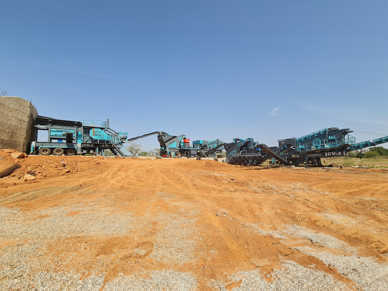 Constmach Mobile Stone Crushing Plant With A Capacity Of 150 T/h Delivered From Stock - Мобильная дробилка: фото 1 Constmach Mobile Stone Crushing Plant With A Capacity Of 150 T/h Delivered From Stock - Мобильная дробилка: фото 1