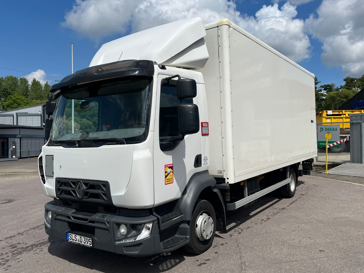 Renault D7.5 210 Kofferaufbau mit LBW - Фургон с закрытым кузовом: фото 1 Renault D7.5 210 Kofferaufbau mit LBW - Фургон с закрытым кузовом: фото 1
