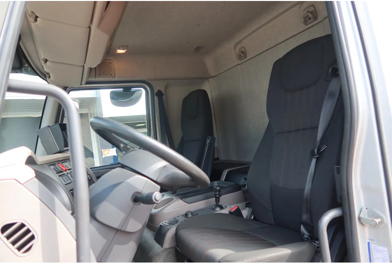 DAF LF 210 FA Zilver metallic bak + klep Dhollandia 1500 kg + rol stops, Comfort cabine. - Грузовик с закрытым кузовом: фото 5 DAF LF 210 FA Zilver metallic bak + klep Dhollandia 1500 kg + rol stops, Comfort cabine. - Грузовик с закрытым кузовом: фото 5