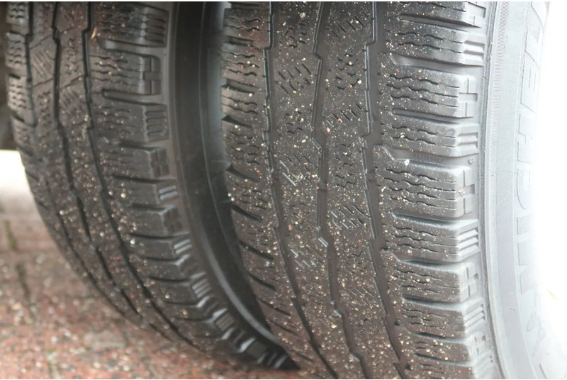 Грузовик с закрытым кузовом Iveco 72 C 180 bak + Dhollandia klep 1000 KG 3.0 L motor: фото 12 Грузовик с закрытым кузовом Iveco 72 C 180 bak + Dhollandia klep 1000 KG 3.0 L motor: фото 12