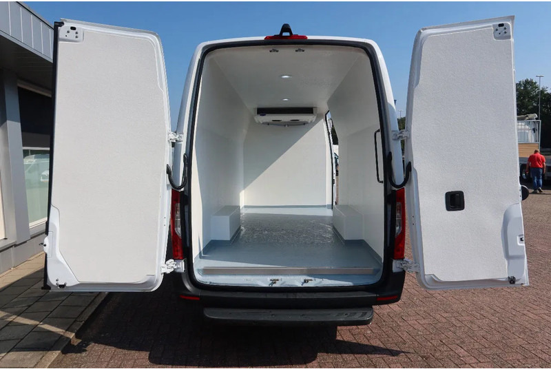 Mercedes-Benz Sprinter 317 Koel/Vries/Verwarmen met nachtaansluiting 220 volt. AUTOMAAT! - Фургон-рефрижератор: фото 4 Mercedes-Benz Sprinter 317 Koel/Vries/Verwarmen met nachtaansluiting 220 volt. AUTOMAAT! - Фургон-рефрижератор: фото 4