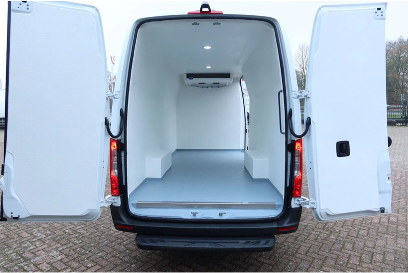Mercedes-Benz Sprinter 317 Koel/Vries/verwarmen Carrier Xarios 350 + 220 volt nacht aansluiting - Фургон-рефрижератор: фото 4 Mercedes-Benz Sprinter 317 Koel/Vries/verwarmen Carrier Xarios 350 + 220 volt nacht aansluiting - Фургон-рефрижератор: фото 4