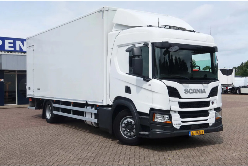Scania P250 4x2 Geïsoleerde Bakwagen + Dhollandia klep 2000 kg + slaapcabine - Грузовик с закрытым кузовом: фото 2 Scania P250 4x2 Geïsoleerde Bakwagen + Dhollandia klep 2000 kg + slaapcabine - Грузовик с закрытым кузовом: фото 2