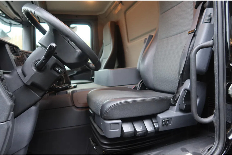 Грузовик с закрытым кузовом Scania P250 Bak+ Klep Dhollandia 1500 kg. Black line: фото 5