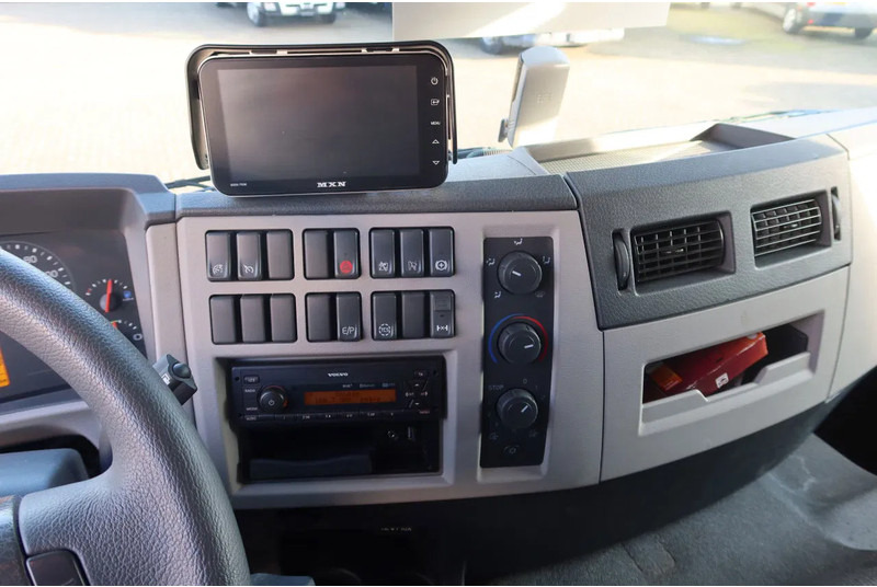 Грузовик с закрытым кузовом Volvo FE 250 Bakwagen + Dhollandia klep 2500 KG. 49.000 KM!!: фото 6