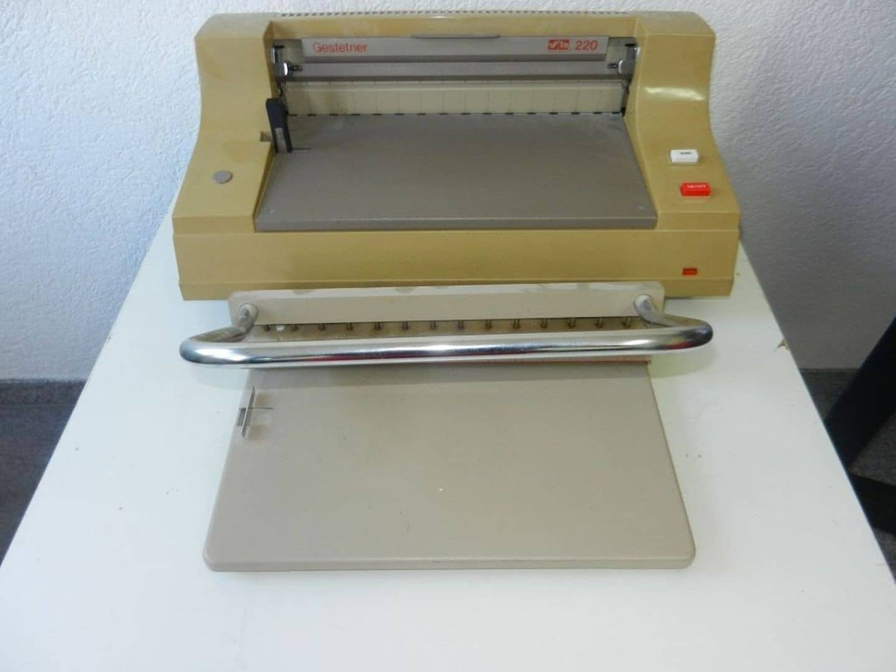 Gestetner 220 - Переплетная машина: фото 1 Gestetner 220 - Переплетная машина: фото 1