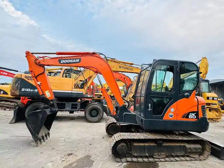6t Small Excavator,Mini Excavating Machine Korea Doosan Used Excavators Doosan Dx60 For Sale In Shanghai - Гусеничный экскаватор: фото 3 6t Small Excavator,Mini Excavating Machine Korea Doosan Used Excavators Doosan Dx60 For Sale In Shanghai - Гусеничный экскаватор: фото 3