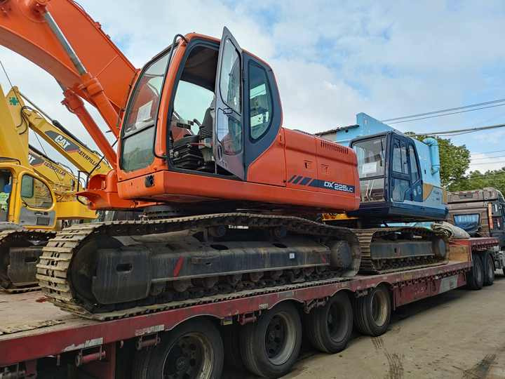 Awesome Performance Korea Imported Small Scale Used Doosan Dh60 Dh55 Dh150 Dx60 Dx225 Excavator in China - Гусеничный экскаватор: фото 2 Awesome Performance Korea Imported Small Scale Used Doosan Dh60 Dh55 Dh150 Dx60 Dx225 Excavator in China - Гусеничный экскаватор: фото 2