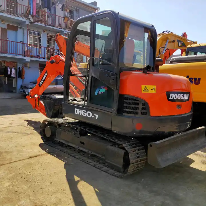 Awesome Performance Korea Imported Small Scale Used Doosan Dh60 Excavator in Shanghai - Гусеничный экскаватор: фото 1 Awesome Performance Korea Imported Small Scale Used Doosan Dh60 Excavator in Shanghai - Гусеничный экскаватор: фото 1