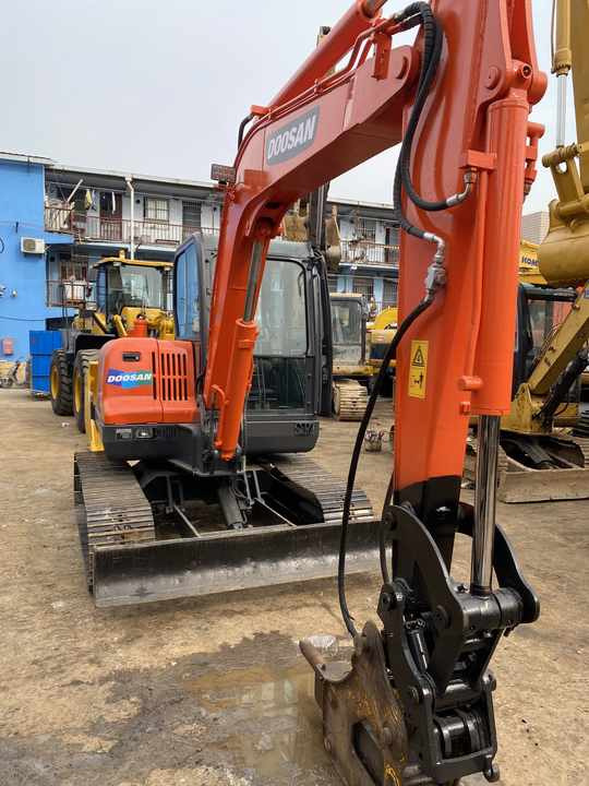 Awesome Performance Korea Imported Small Scale Used Doosan Dx60 Excavator in Shanghai - Гусеничный экскаватор: фото 2 Awesome Performance Korea Imported Small Scale Used Doosan Dx60 Excavator in Shanghai - Гусеничный экскаватор: фото 2