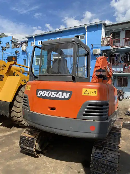 Doosan DH55-V Used Excavator Crawler Excavator Second Hand Japan Engine DH55-V Doosan Excavator in stock for sale - Мини-экскаватор: фото 2 Doosan DH55-V Used Excavator Crawler Excavator Second Hand Japan Engine DH55-V Doosan Excavator in stock for sale - Мини-экскаватор: фото 2