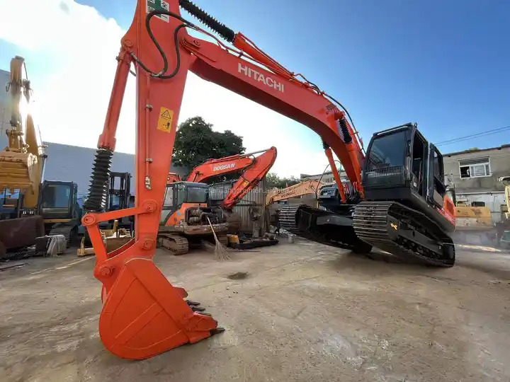 Good condition used hydraulic crawler excavator 20 ton second hand Hitachi ZX200-3G ZX200-3GExcavator - Гусеничный экскаватор: фото 4 Good condition used hydraulic crawler excavator 20 ton second hand Hitachi ZX200-3G ZX200-3GExcavator - Гусеничный экскаватор: фото 4