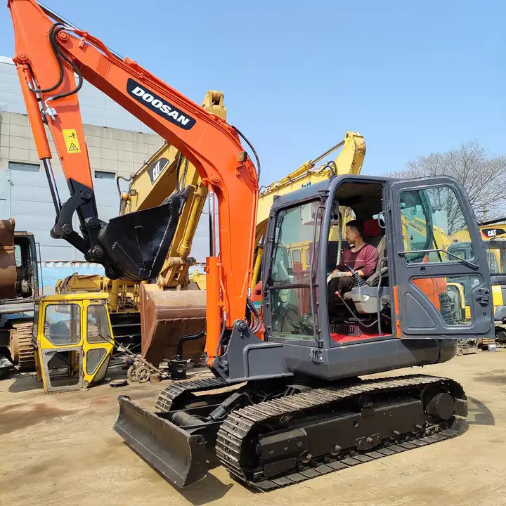 High Quality Hot Sale Used 6t Mini Excavator Original Korea Doosan Used Excavators Doosan Dx60 With Good Performance - Гусеничный экскаватор: фото 2 High Quality Hot Sale Used 6t Mini Excavator Original Korea Doosan Used Excavators Doosan Dx60 With Good Performance - Гусеничный экскаватор: фото 2