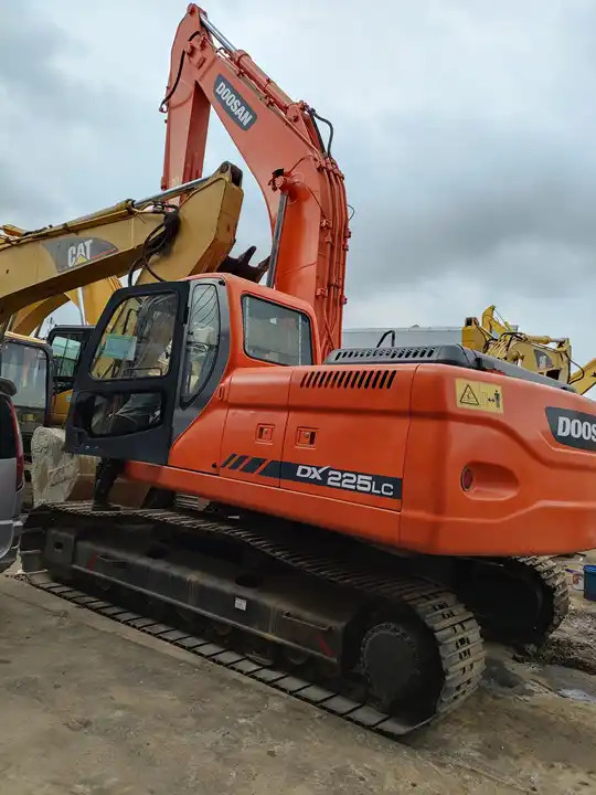 Korea Used Excavator 20ton Doosan Dx225 Dx220 Dx200 Hydraulic Crawler Second Hand Doosan 20ton 22ton Excavator - Экскаватор: фото 3 Korea Used Excavator 20ton Doosan Dx225 Dx220 Dx200 Hydraulic Crawler Second Hand Doosan 20ton 22ton Excavator - Экскаватор: фото 3