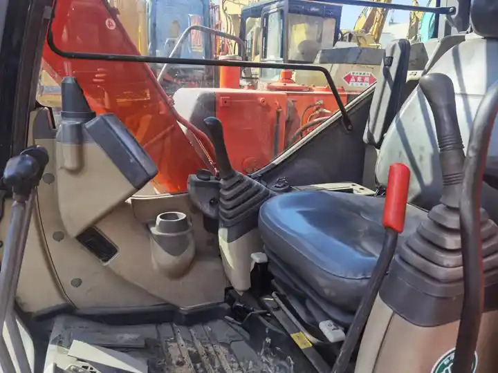 Original Used Excavator Made In Japan Tata Hitachi Zx60 Heavy Equipment 6 Tons 90% New - Гусеничный экскаватор: фото 5 Original Used Excavator Made In Japan Tata Hitachi Zx60 Heavy Equipment 6 Tons 90% New - Гусеничный экскаватор: фото 5