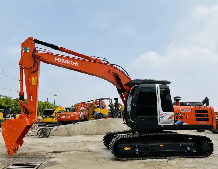 Slightly Used 20 Ton Tracked Excavator Hitachi Zx200-3 With Isuzu Ai-4hk1x Diesel Engine In Shanghai - Гусеничный экскаватор: фото 5 Slightly Used 20 Ton Tracked Excavator Hitachi Zx200-3 With Isuzu Ai-4hk1x Diesel Engine In Shanghai - Гусеничный экскаватор: фото 5