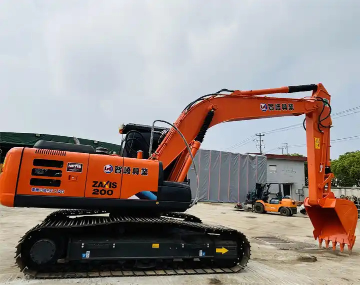 Slightly Used 20 Ton Tracked Excavator Hitachi Zx200-3 With Isuzu Ai-4hk1x Diesel Engine In Shanghai - Гусеничный экскаватор: фото 2 Slightly Used 20 Ton Tracked Excavator Hitachi Zx200-3 With Isuzu Ai-4hk1x Diesel Engine In Shanghai - Гусеничный экскаватор: фото 2