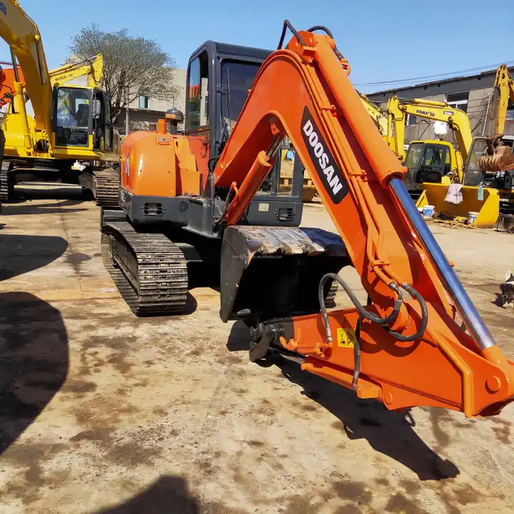 Used Doosan dh60-7 Excavator 100% Korea Used Mini Hydraulic Excavator Low Working Hours Low Price for sale - Гусеничный экскаватор: фото 1 Used Doosan dh60-7 Excavator 100% Korea Used Mini Hydraulic Excavator Low Working Hours Low Price for sale - Гусеничный экскаватор: фото 1