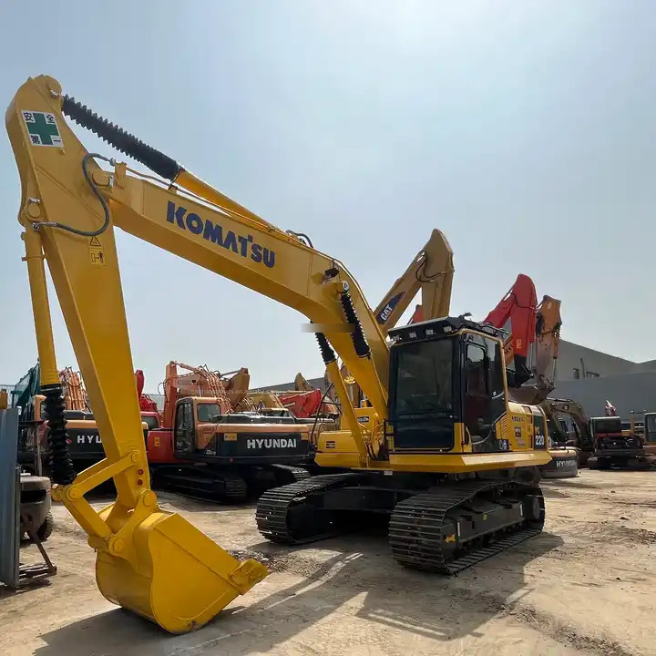 Used Japan Komatsu Pc220-8 Komatsu 20 Ton Excavator With High Quality/komatsu 220 Excavator At Low Price - Экскаватор: фото 1 Used Japan Komatsu Pc220-8 Komatsu 20 Ton Excavator With High Quality/komatsu 220 Excavator At Low Price - Экскаватор: фото 1