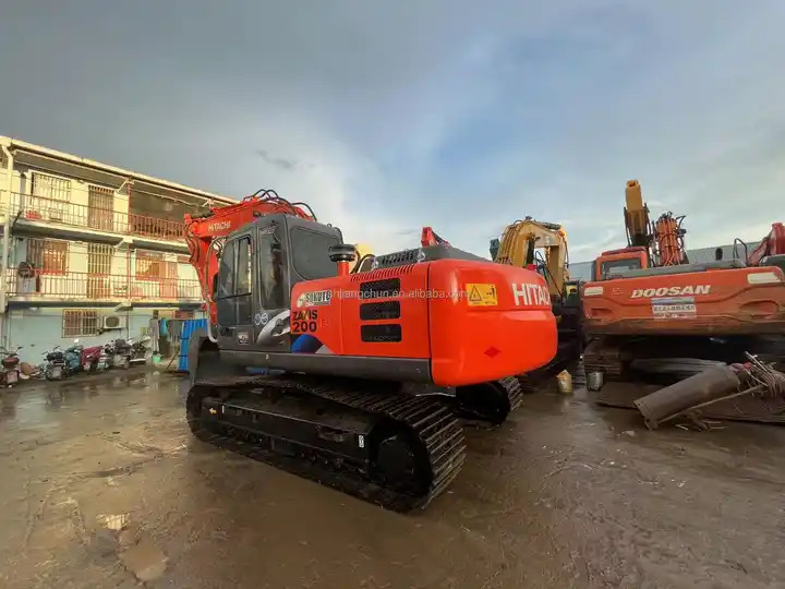 Used Japan Original Hitachi Excavator ZX200 ZX200-3G/ Second Hand 20 ton Excavator in stock for sale - Гусеничный экскаватор: фото 4 Used Japan Original Hitachi Excavator ZX200 ZX200-3G/ Second Hand 20 ton Excavator in stock for sale - Гусеничный экскаватор: фото 4