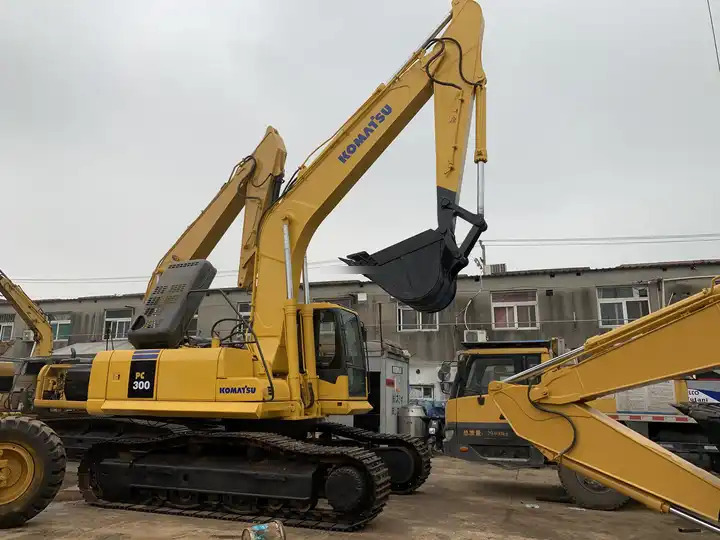 Used Komatsu excavator Pc300-7 in good condition for sale - Гусеничный экскаватор: фото 3 Used Komatsu excavator Pc300-7 in good condition for sale - Гусеничный экскаватор: фото 3