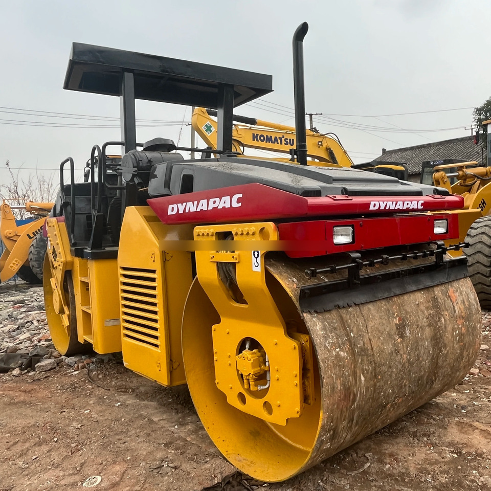 Used road roller Dynapac CC422 with Double Drum Roller in Good Condition - Дорожный каток: фото 1 Used road roller Dynapac CC422 with Double Drum Roller in Good Condition - Дорожный каток: фото 1